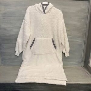Joyspun White Sherpa Hooded Kangaroo Pocket Pullover Night Gown XS‎ GC